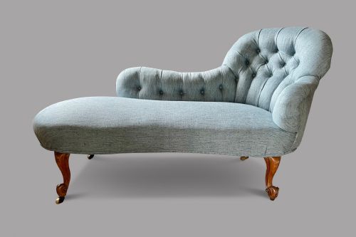 A Lovely Victorian Walnut Chaise Longue