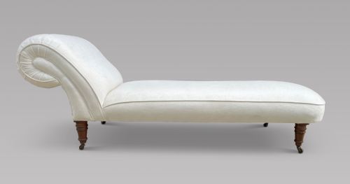 A Good Sized Victorian Chaise Longue