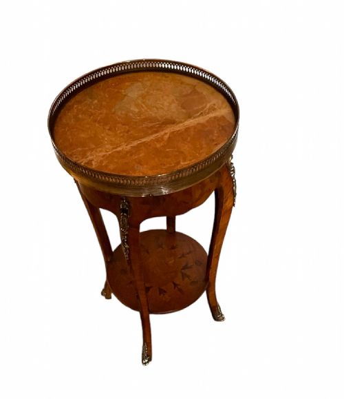 AN ATTRACTIVE MARBLE TOPPED SIDE TABLE - ADDITIONAL PHOTO 1