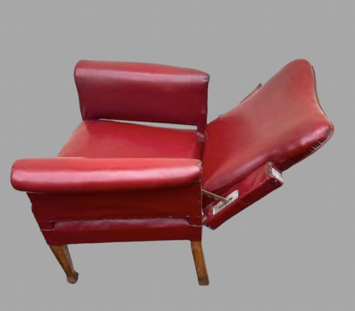 A FABULOUS 1930'S BARBER'S CHAIR - ADDITIONAL PHOTO 2