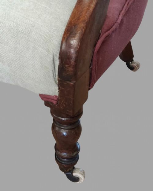 A VICTORIAN MAHOGANY FRAMED BUTTON BACK ARMCHAIR - ADDITIONAL PHOTO 3