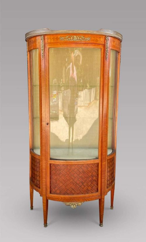 





Kingwood and Gilt Metal Mounted Vitrine