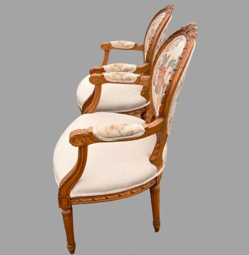 A PAIR OF C1920'S FRENCH STYLE OPEN ARMCHAIRS - ADDITIONAL PHOTO 1