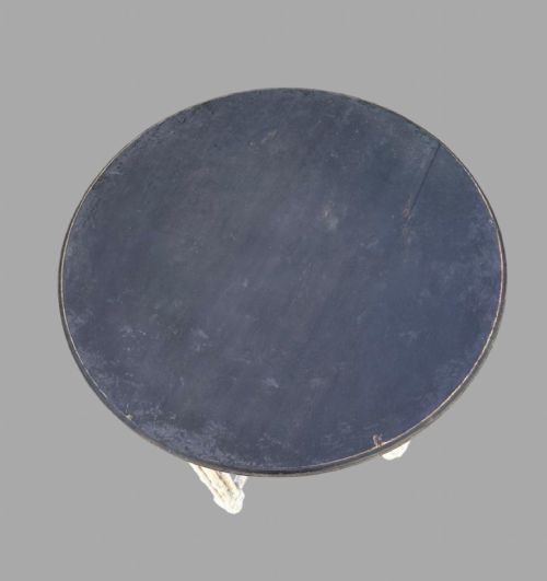 AN ATTRACTIVE ROUND OCCASIONAL TABLE - ADDITIONAL PHOTO 1