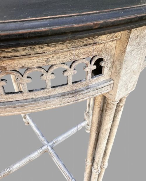 AN ATTRACTIVE ROUND OCCASIONAL TABLE - ADDITIONAL PHOTO 3