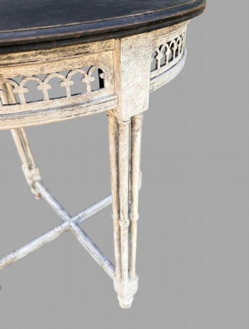 AN ATTRACTIVE ROUND OCCASIONAL TABLE - ADDITIONAL PHOTO 4