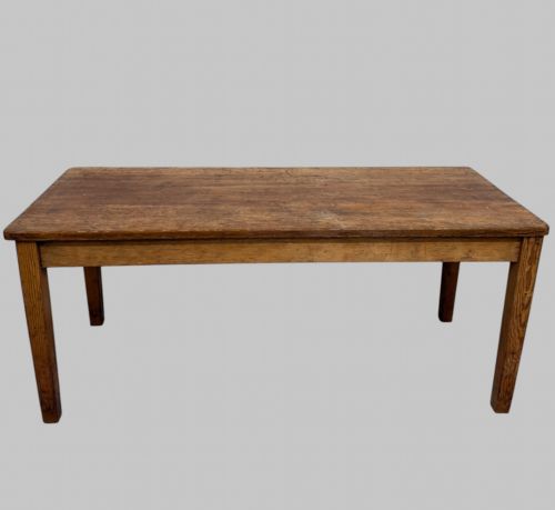 A C1930'S PINE FARMHOUSE TABLE