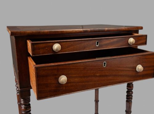A COMPACT GEORGIAN WORK TABLE - ADDITIONAL PHOTO 3