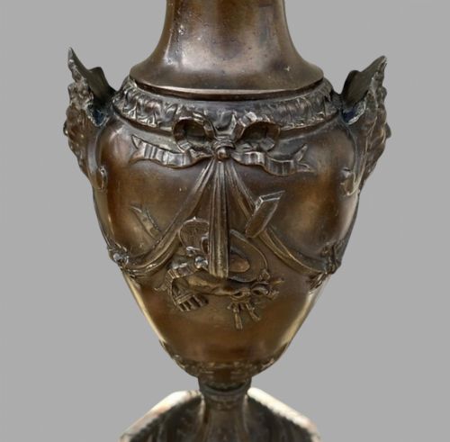EARLY C20TH ORNATE FRENCH BRONZE LAMPS WITH MARBLE BASES - ADDITIONAL PHOTO 2