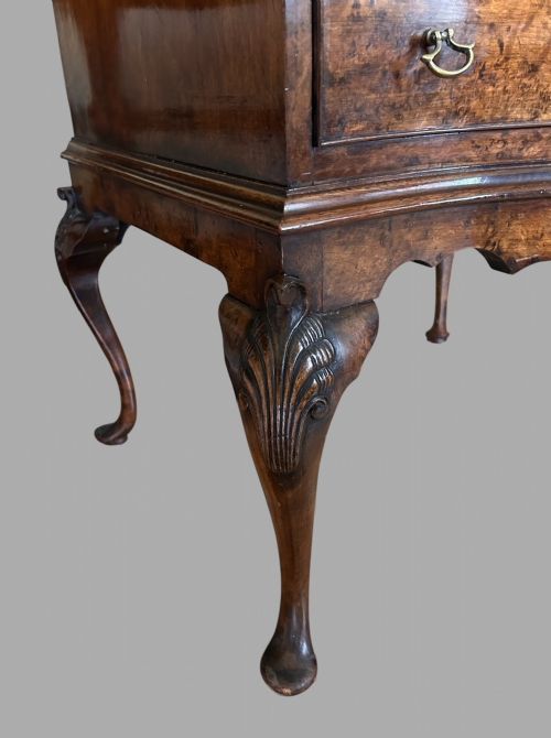AN ATTRACTIVE SMALL BURR WALNUT DESK C1920'S - ADDITIONAL PHOTO 6