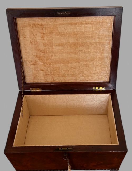 AN ATTRACTIVE VICTORIAN MAHOGANY TEAPOY - ADDITIONAL PHOTO 3