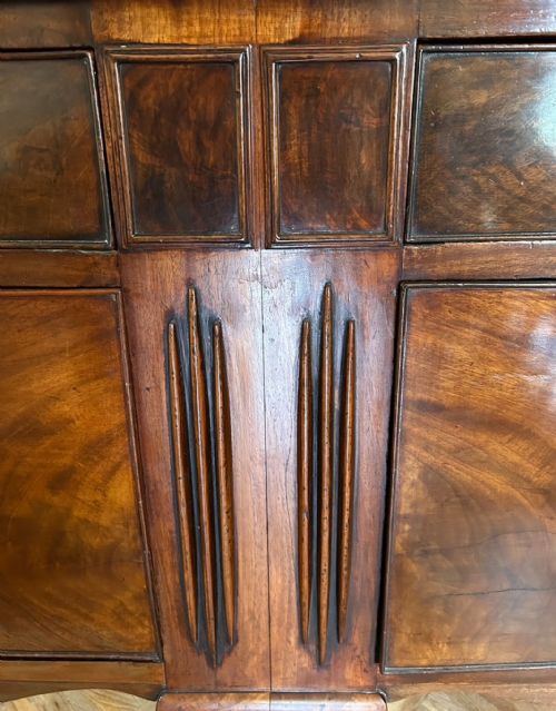 A SPLENDID MEDIUM SIZED FLAME MAHOGANY BUFFET OR SERVING SIDEBOARD - ADDITIONAL PHOTO 7