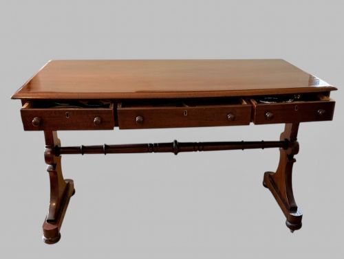 A GOOD SIZED VICTORIAN MAHOGANY LIBRARY OR SERVING TABLE - ADDITIONAL PHOTO 1