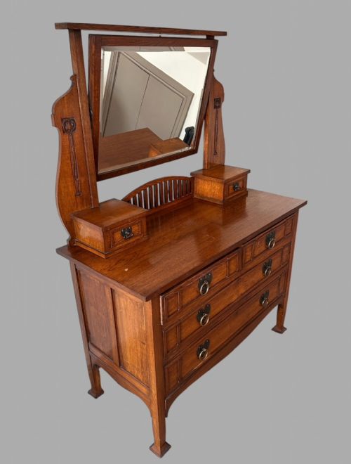 AN OAK ARTS AND CRAFTS DRESSING TABLE - ADDITIONAL PHOTO 1