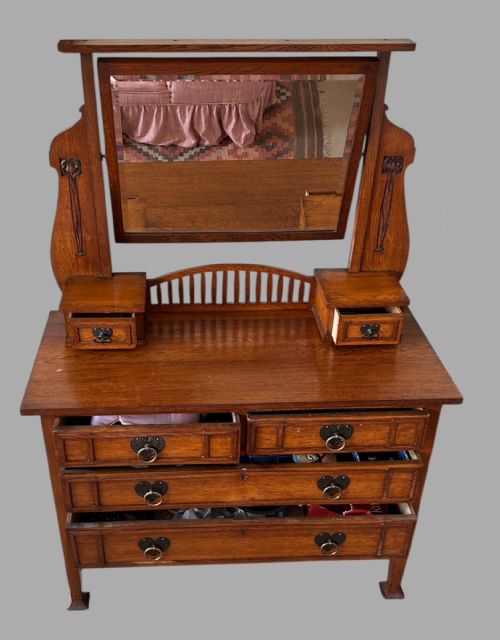 AN OAK ARTS AND CRAFTS DRESSING TABLE - ADDITIONAL PHOTO 2