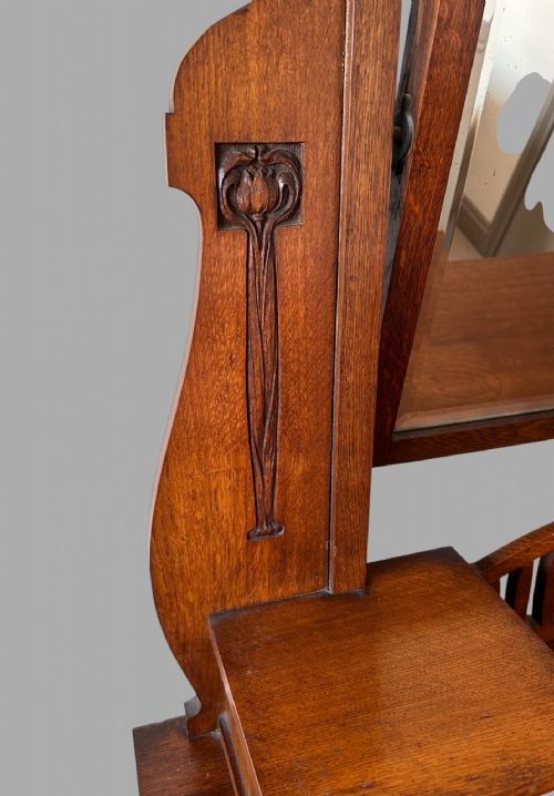 AN OAK ARTS AND CRAFTS DRESSING TABLE - ADDITIONAL PHOTO 3