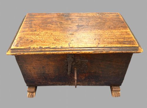 LATE 18TH CENTURY SPANISH WALNUT BOX - ADDITIONAL PHOTO 1