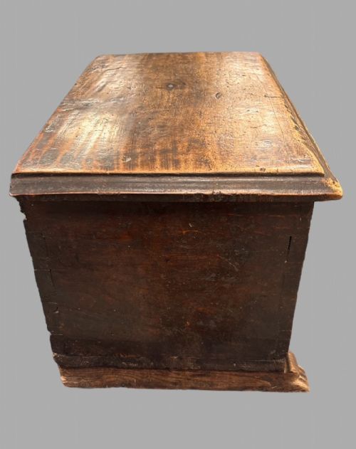LATE 18TH CENTURY SPANISH WALNUT BOX - ADDITIONAL PHOTO 2