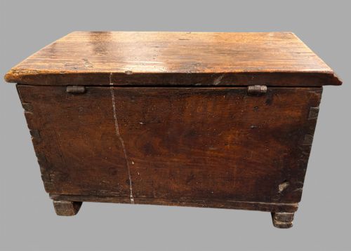LATE 18TH CENTURY SPANISH WALNUT BOX - ADDITIONAL PHOTO 3