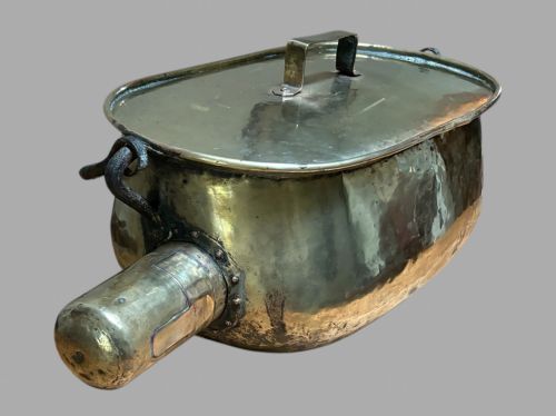 A LARGE FRENCH DAUBIERE BRASS 19THC COOKING POT - ADDITIONAL PHOTO 3