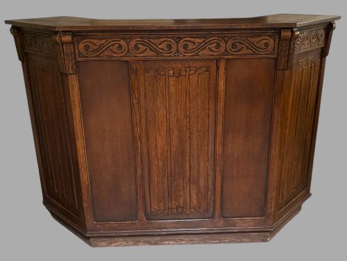 A C1900 Oak Arts and Crafts Bar Counter