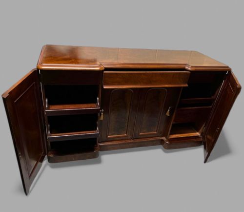 fig 2. Victorian Breakfront Chiffonier in Havana Mahogany, c.1865–1880