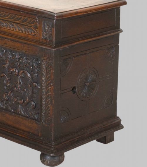 AN ATTRACTIVE GEORGIAN WALNUT AND OAK COFFER 18THC - ADDITIONAL PHOTO 5