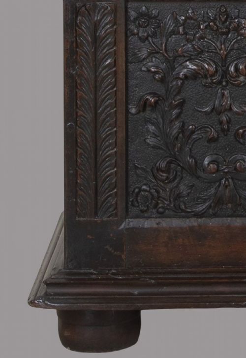 AN ATTRACTIVE GEORGIAN WALNUT AND OAK COFFER 18THC - ADDITIONAL PHOTO 6