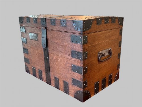 VICTORIAN METALBOUND PAINTED TRAVELLING TRUNK WITH RED INTERIOR - ADDITIONAL PHOTO 2