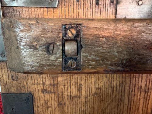 VICTORIAN METALBOUND PAINTED TRAVELLING TRUNK WITH RED INTERIOR - ADDITIONAL PHOTO 10