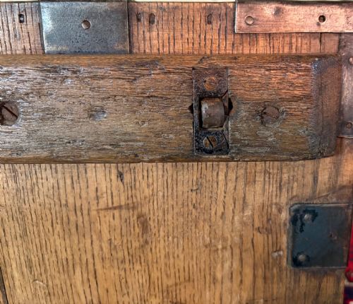 VICTORIAN METALBOUND PAINTED TRAVELLING TRUNK WITH RED INTERIOR - ADDITIONAL PHOTO 11