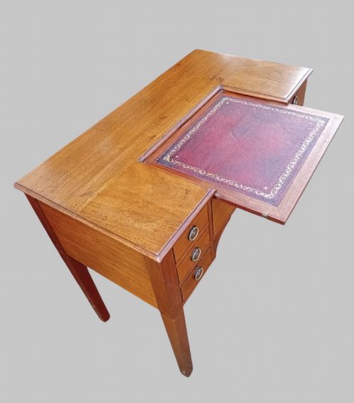AN EARLY 20THC MAHOGANY LADIES WRITING TABLE WITH LEATHER SLIDE - ADDITIONAL PHOTO 2