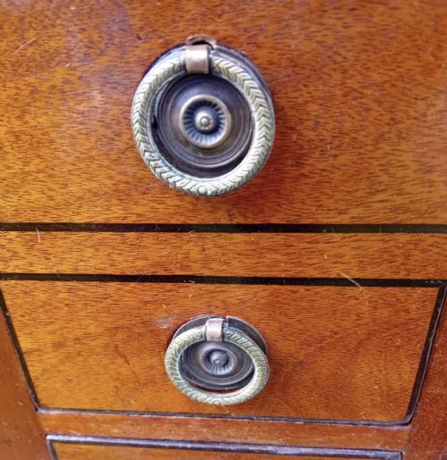 AN EARLY 20THC MAHOGANY LADIES WRITING TABLE WITH LEATHER SLIDE - ADDITIONAL PHOTO 7