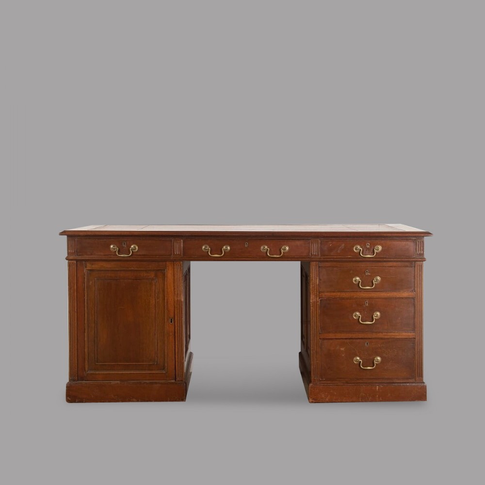 English 19th Century Walnut Pedestal Desk 