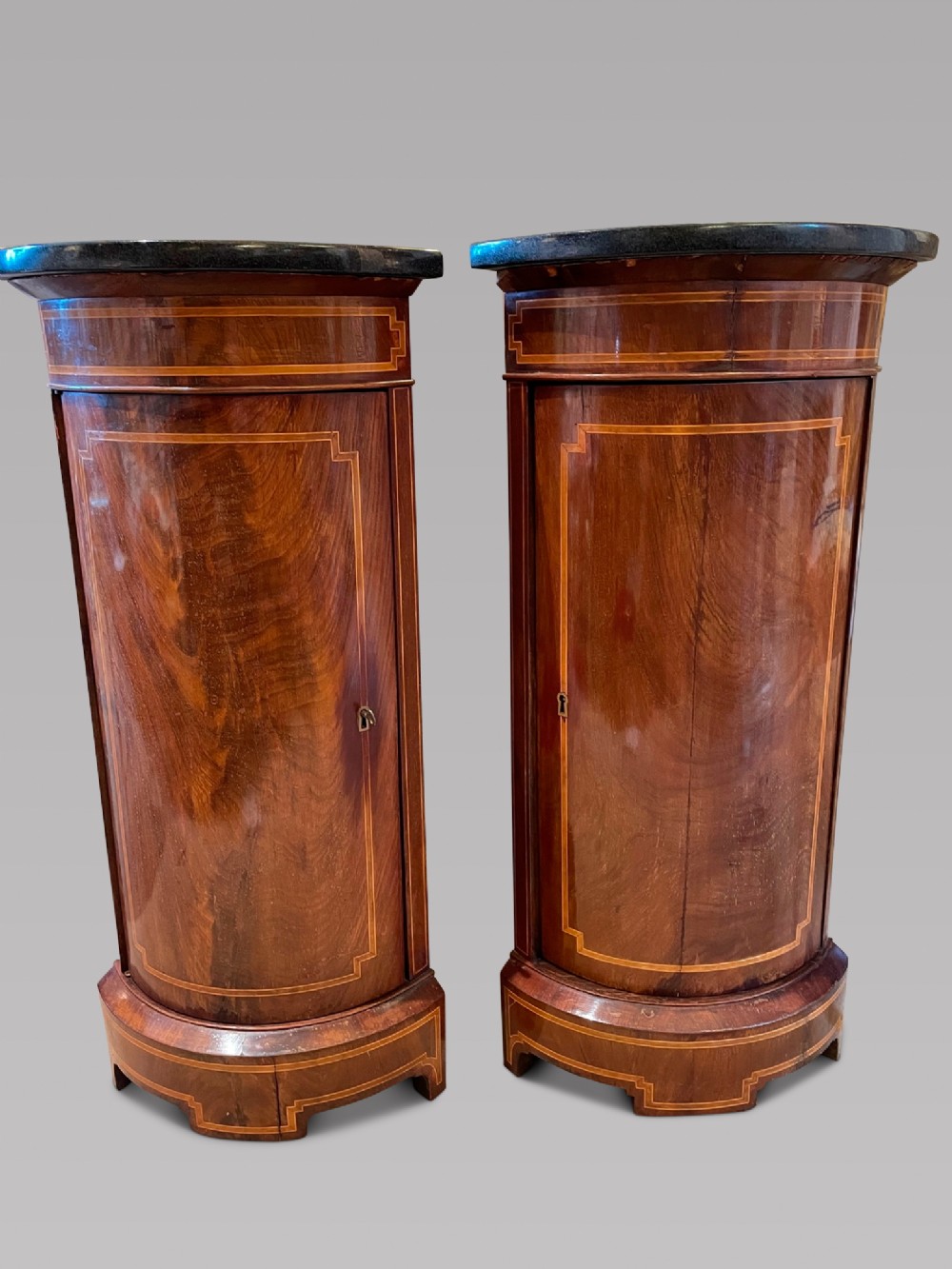 A Pair of Attractive 19thc Corner Cabinets