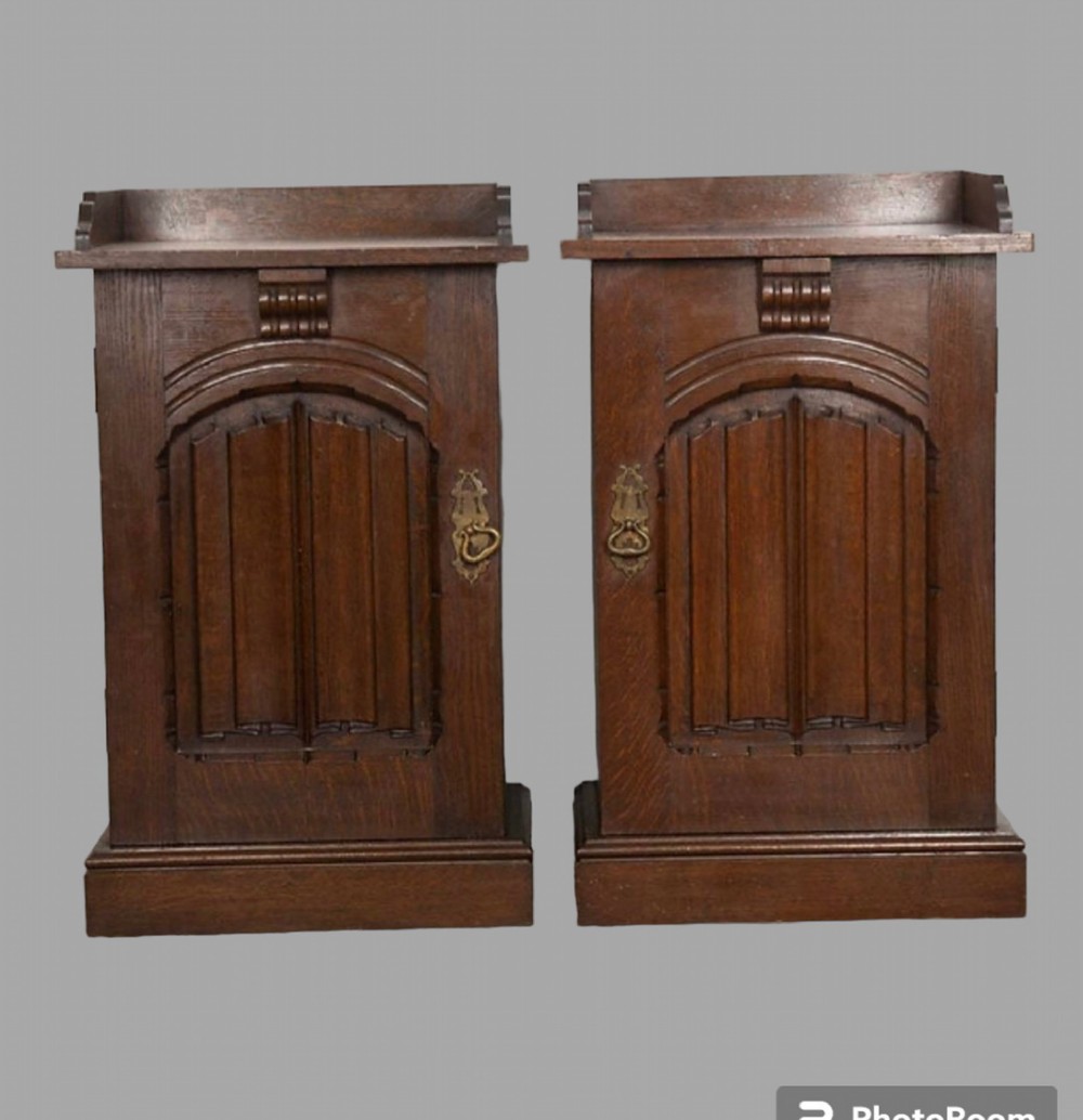 Early 20th Century Pair Oak Bedside Tables