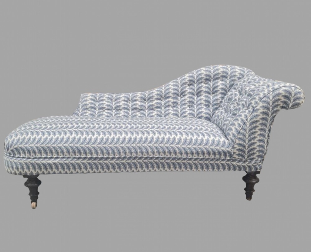 An Attractive Victorian Chaise Longue