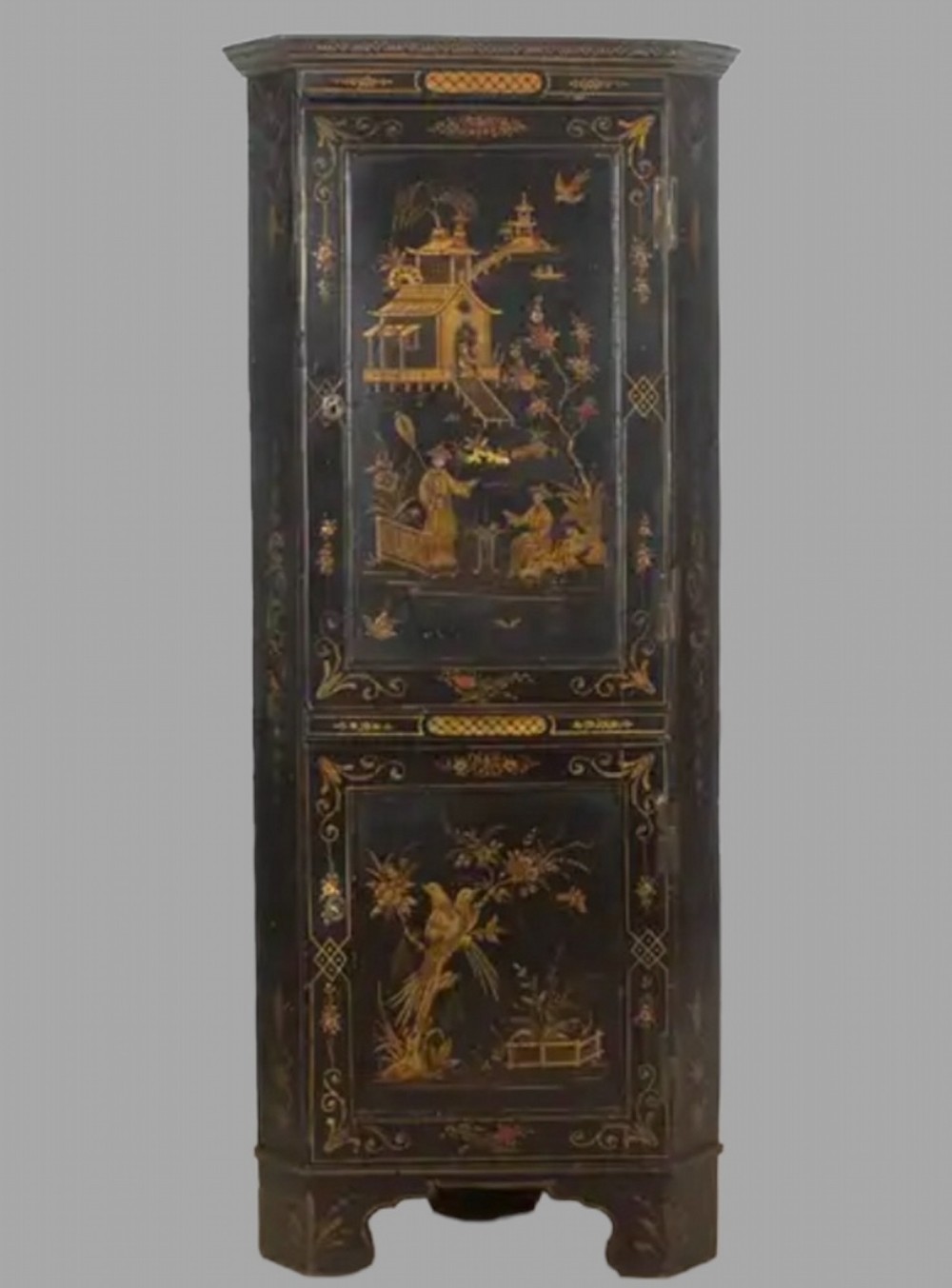 An 18thc Chinoiserie Corner Cabinet