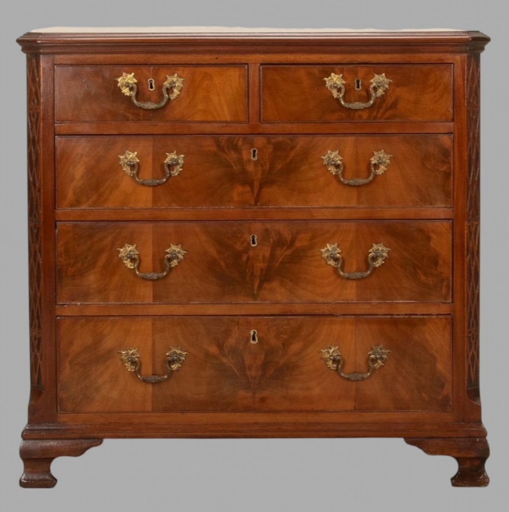 A Lovely Georgian Mahogany Chest of Drawers