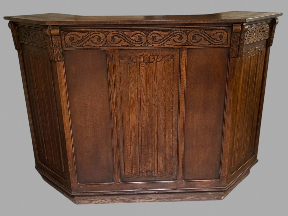 A c1900 Oak Arts and Crafts Bar Counter