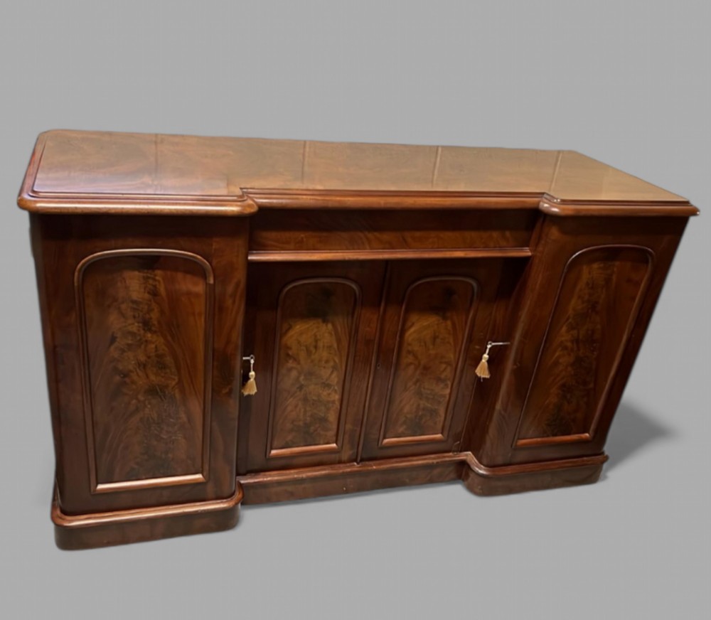 Victorian Breakfront Chiffonier in Havana Mahogany, c.1865–1880