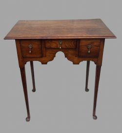 AN 18THC COUNTRY OAK LOW BOY