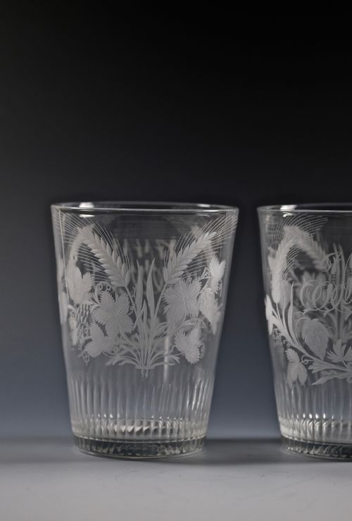 FINE PAIR OF LARGE ENGRAVED TUMBLERS WITH BASAL CUT FLUTES ENGLISH C1790 - ADDITIONAL PHOTO 3