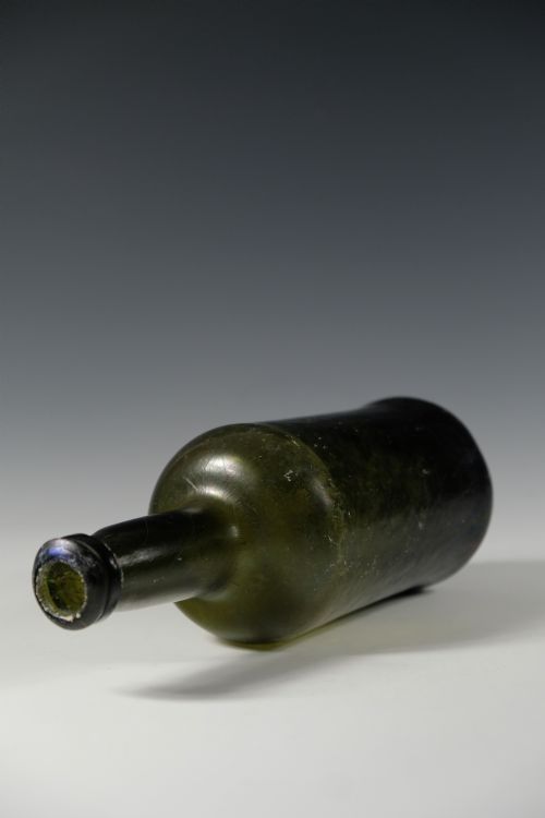 DARK GREEN CYLINDER WINE BOTTLE ENGLISH C1780 - ADDITIONAL PHOTO 3