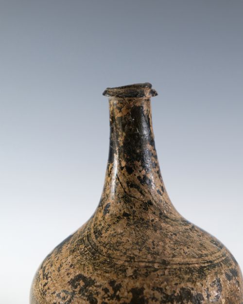 WIDE BODIED MALLET DECANTER ENGLISH C1725 - ADDITIONAL PHOTO 3