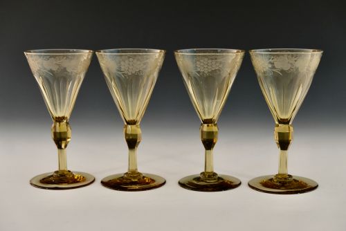 four engraved amber wine glasses english c184050 - CATEGORY: ANTIQUE GLASS - DATED 19TH CENTURY