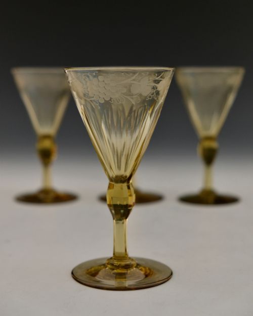 FOUR ENGRAVED AMBER WINE GLASSES ENGLISH C184050 - ADDITIONAL PHOTO 2