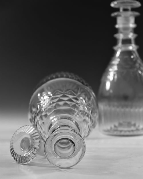 ANTIQUE DECANTERS PAIR IRISH C1820 - ADDITIONAL PHOTO 3