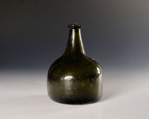 antique glass mallet wine bottle english c1725 - CATEGORY: ANTIQUE GLASS - DATED 18TH CENTURY
