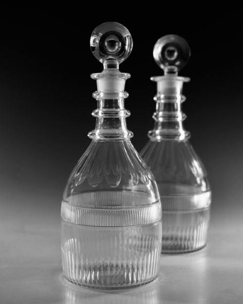 ANTIQUE GLASS PAIR OF DECANTERS ENGLISH C1830 - ADDITIONAL PHOTO 3